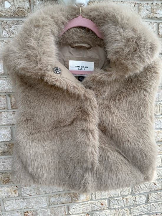 Jackets & Blazers - American Eagle Faux Fur Vest , NWT , Sz XS